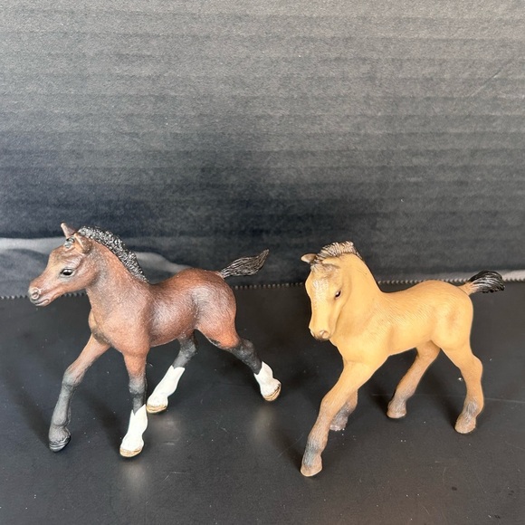 Schleich Lot Of 2: Andalusian Foal and Arabian Foal - Picture 1 of 7